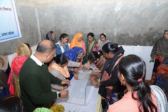 50 women from the SC community learn skills in aquarium fabrication, Ornamental Fishkeeping, and aquarium maintenance in ornamental fish Pathshala